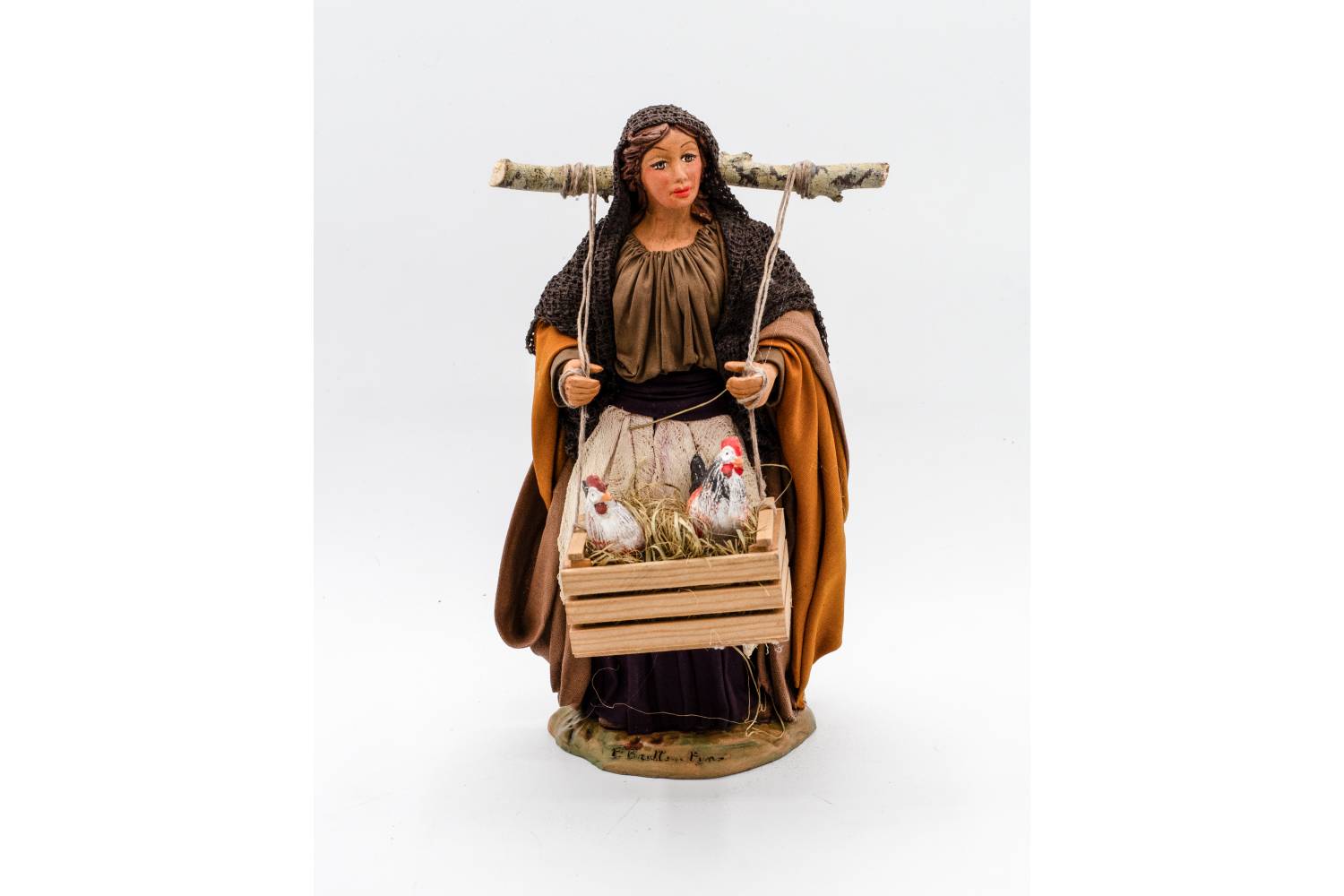 Donna con Cassetta di Galline - h 24 cm