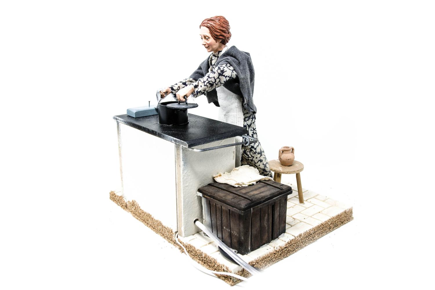  Donna in cucina - Artigianato in movimento - 30 cm