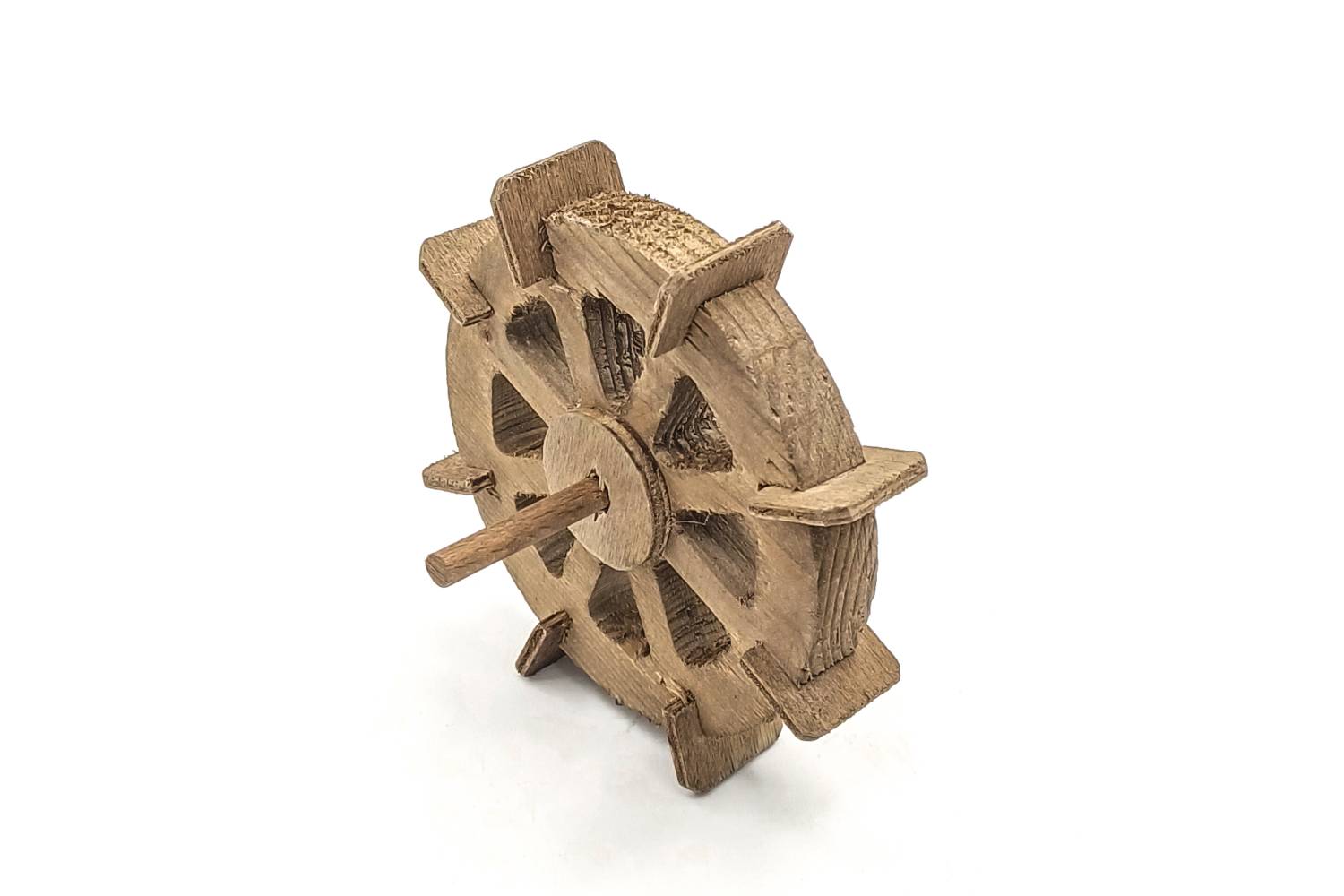 Ruota per mulino ad acqua in legno.